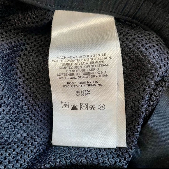 Columbia Women’s Cargo Shorts - Picture 9 of 9